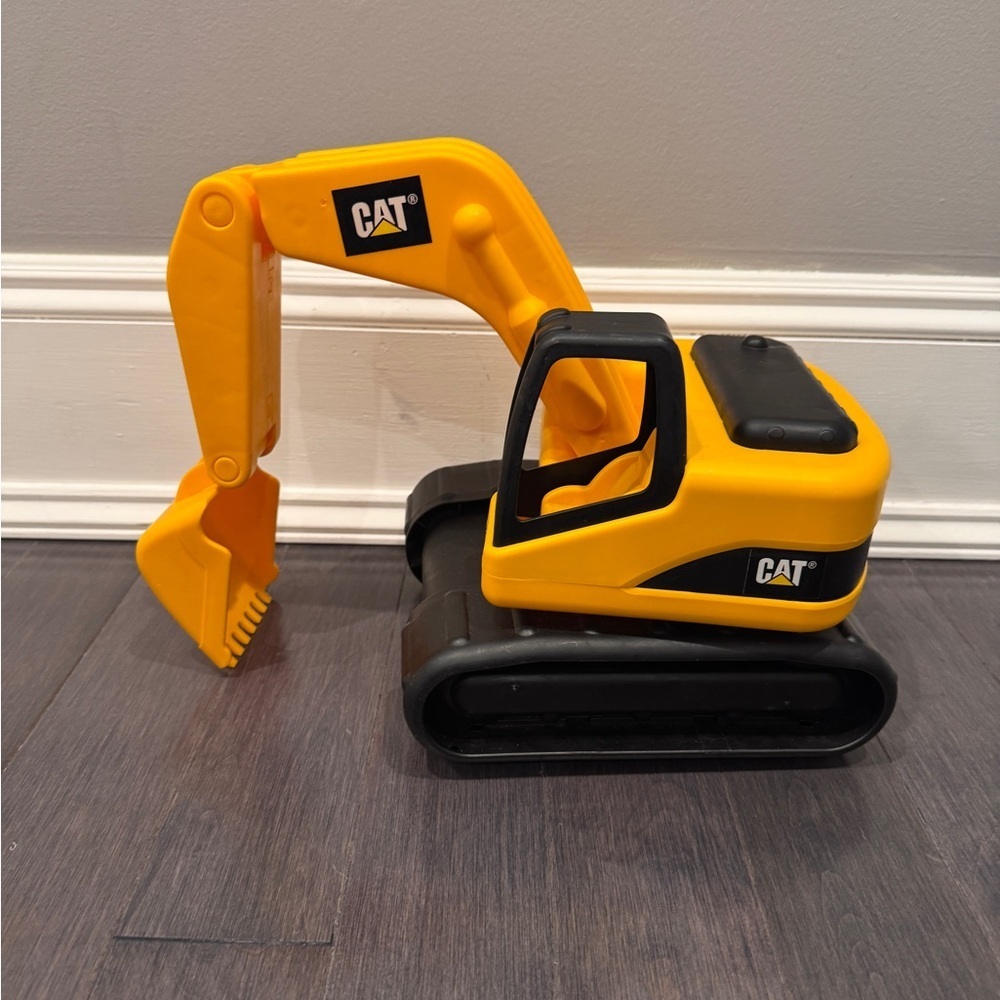 Toystate CAT Tough Tracks Truck Excavator Yellow and Black Toy Digger Boys Kids